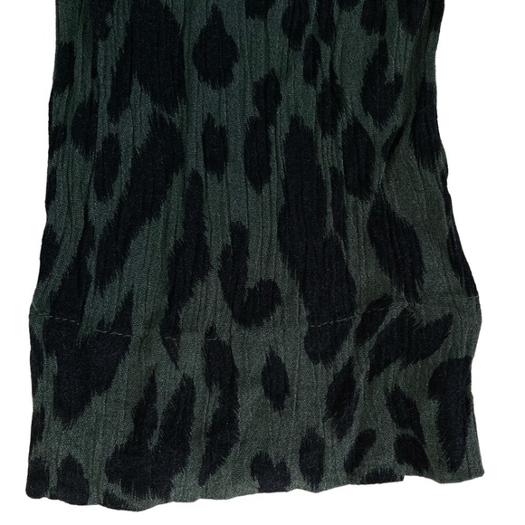 Umgee Cheetah Print Tunic Blouse V-Neck Raw Hem Green & Black (Size M) - Picture 7 of 14